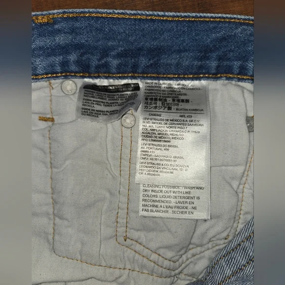 Levi's 501 Mid-Rise Distressed Cutoff Denim Shorts, Size W31 - Picture 4 of 6